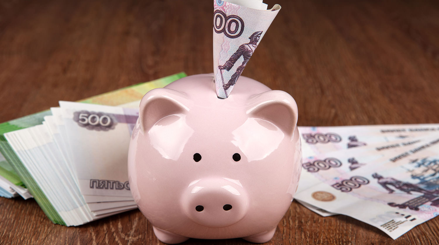 Pink piggy bank with russian banknotes and one banknote in goal